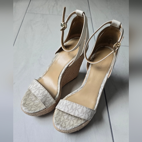 MICHAEL KORS Kimberly Logo and Leather Wedges Sandals Vanilla Cream Shoes Sz 7.5 - Picture 10 of 16